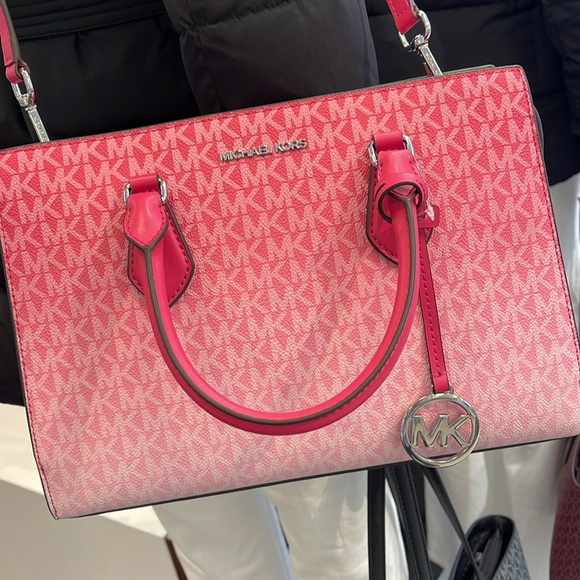 Michael Kors Sheila Medium Signature CZ Logo Satchel Crossbody Center Zip 
NWT - Picture 13 of 16